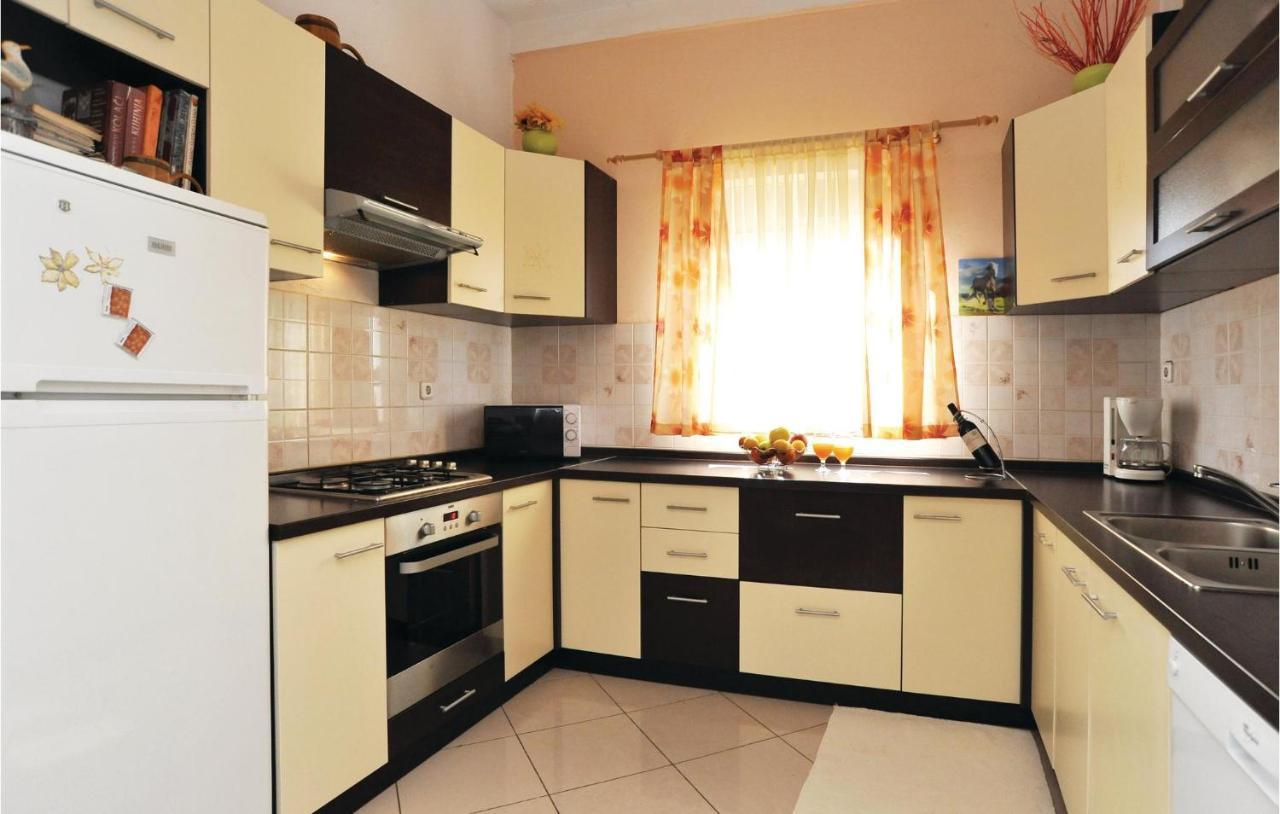 Beautiful Apartment In Maslenica With Kitchen Εξωτερικό φωτογραφία